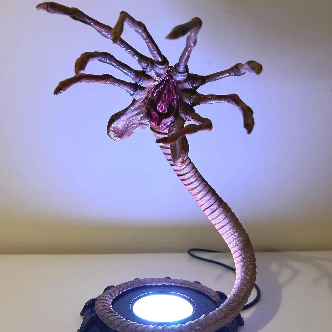 Lampu Alien Facehugger Lampu M - Lighting Decor Ideas ulasan dan harga